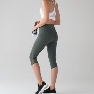Lululemon Train Times Crop (17"), Size 6
